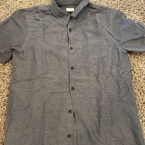 Men's Gray Button-Up Shirt